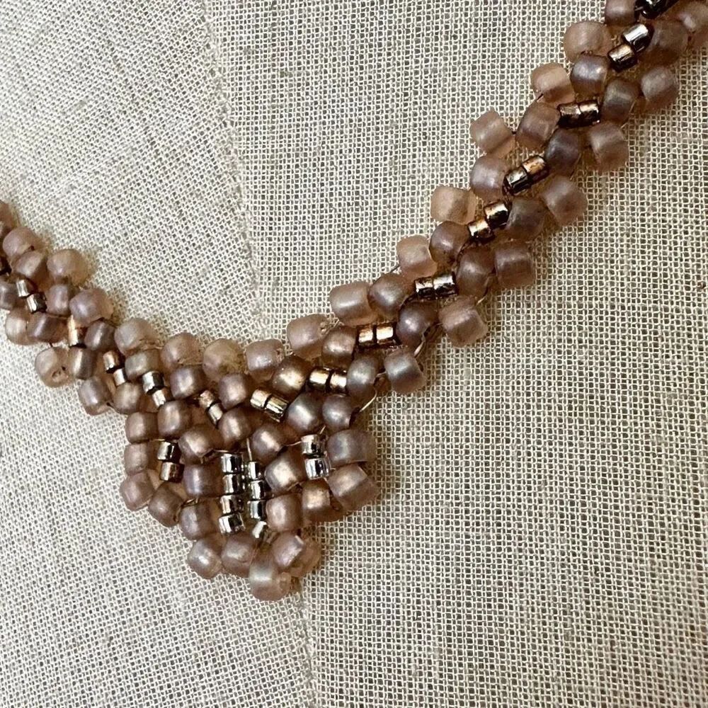 Pink beaded necklace - Picture 2 of 6